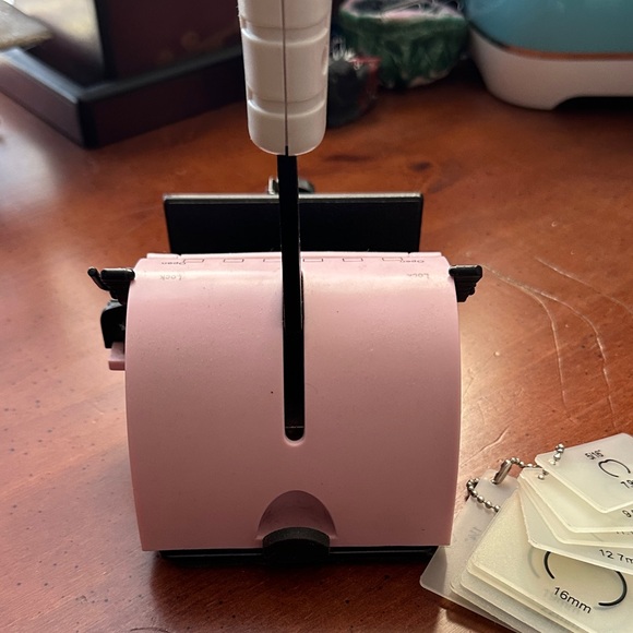 Pink Binding Machine - Picture 5 of 13